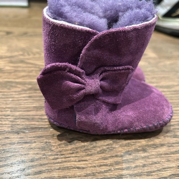 Baby UGG Purple Suede Boot with Bow Size 2/3 - Picture 3 of 6